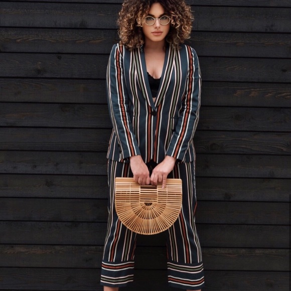 Zara Women Striped Blazer
Chic and sophisticated - Picture 3 of 11